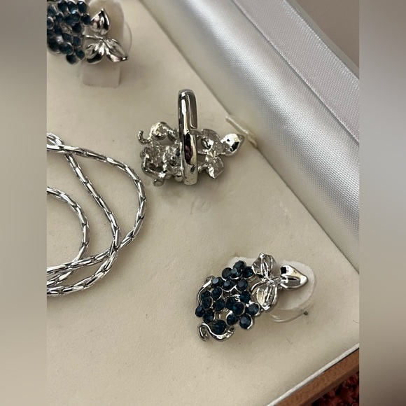 Blue sapphire, and silver set. Necklace earrings, and adjustable ring. - Picture 3 of 3